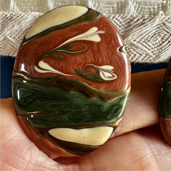 Vintage 80's Retro oval Painted Earrings - Picture 5 of 8